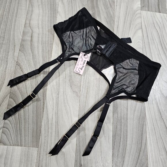 Bettie Page Lingerie Retro Tattoo Print Garter Belt, Black / Pink, US 10 - Picture 2 of 10